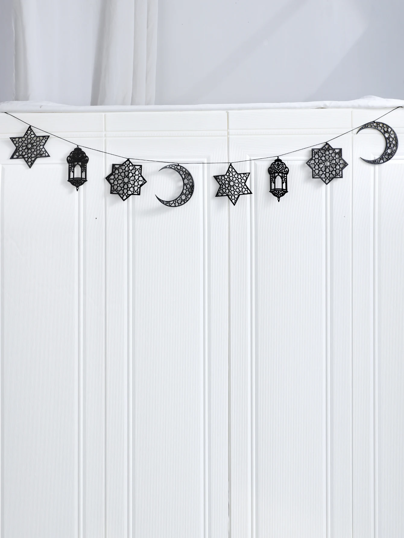 Ramadan Pull Flag With Black Wooden Star Moon Lantern ，Eid Al-fitr Banner Decoration, Hanging Ornament，Happy Ramadan Eid Mubarak