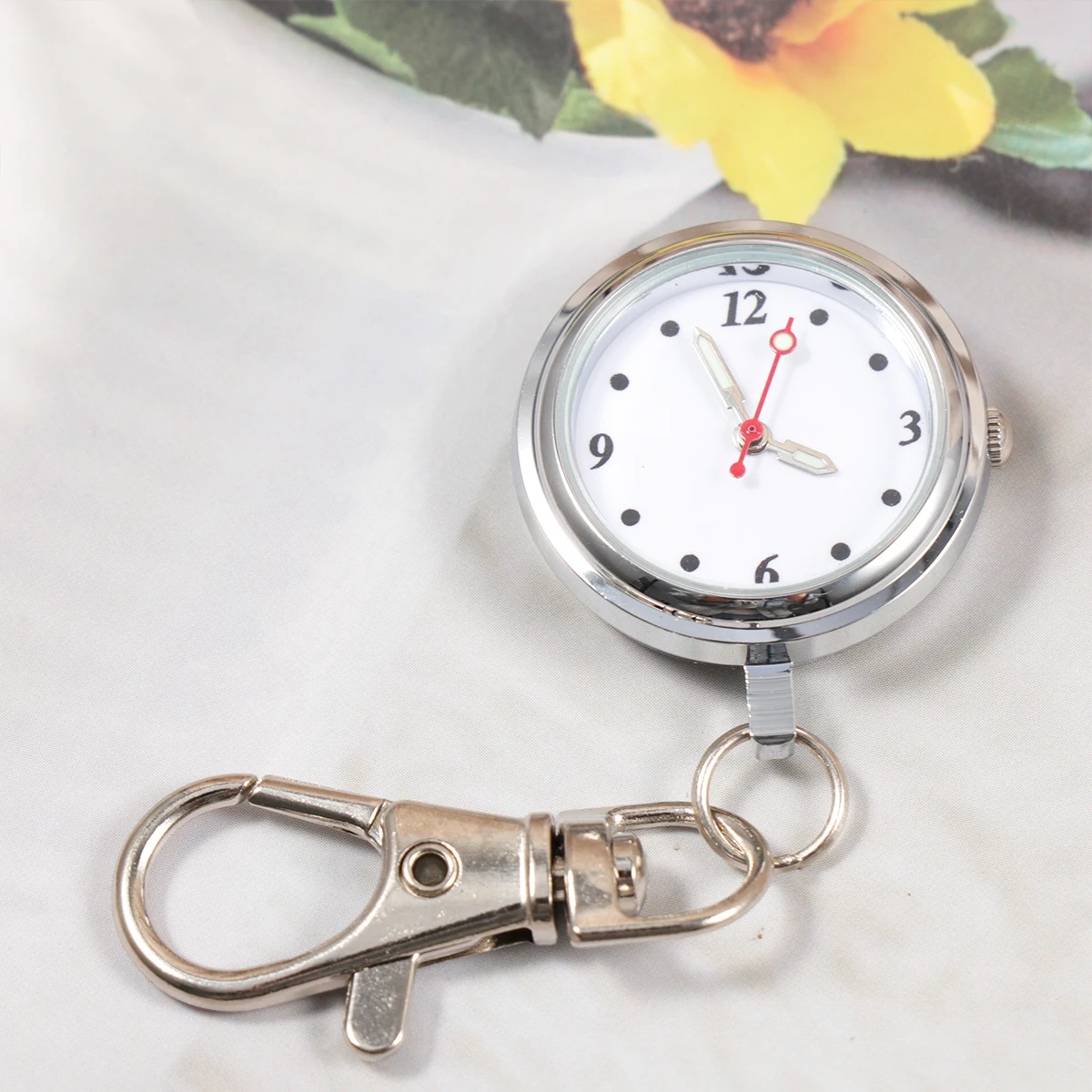 

Quartz Pocket Watch Big Round Dial Luminous Time Needle Durable Keychain Kids Watches Classical Buckle Design Gifts
