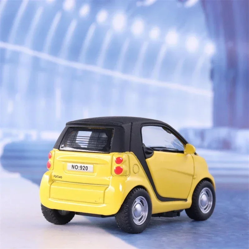 1:36 Smart Fortwo Toy Vehicles Diecast Model Cars-Toy For Children Metal Cars For Brithday Decoration E172