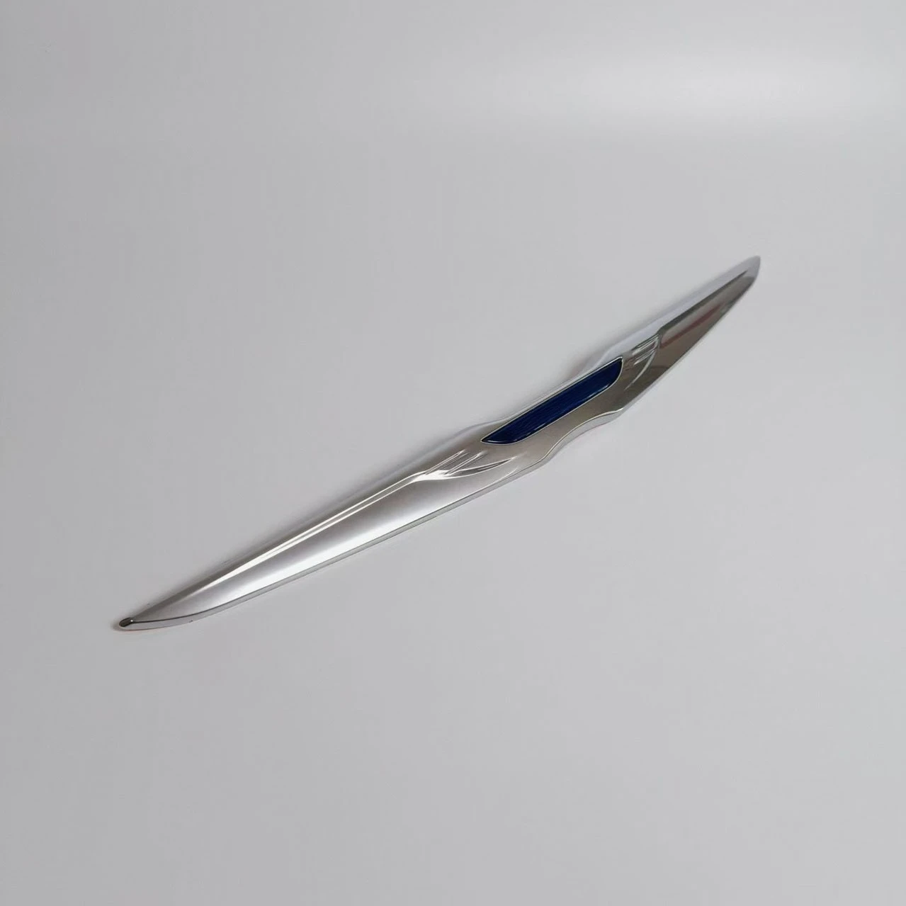 Pasuje do 11-14 Chrysler 300 SILVER WINGS W/BLUE, Black ACCENT Golden, oś EMBLEM BADGE NAMEPLATE przednia kratka. tył Deacklid