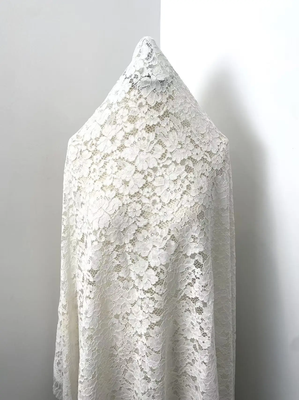 Vintage Embroidered Lace Fabric Soft Lightweight Material, Wedding Dressmaking Lace, Vintage Overlay Fabric Floral Patterns, 1.5