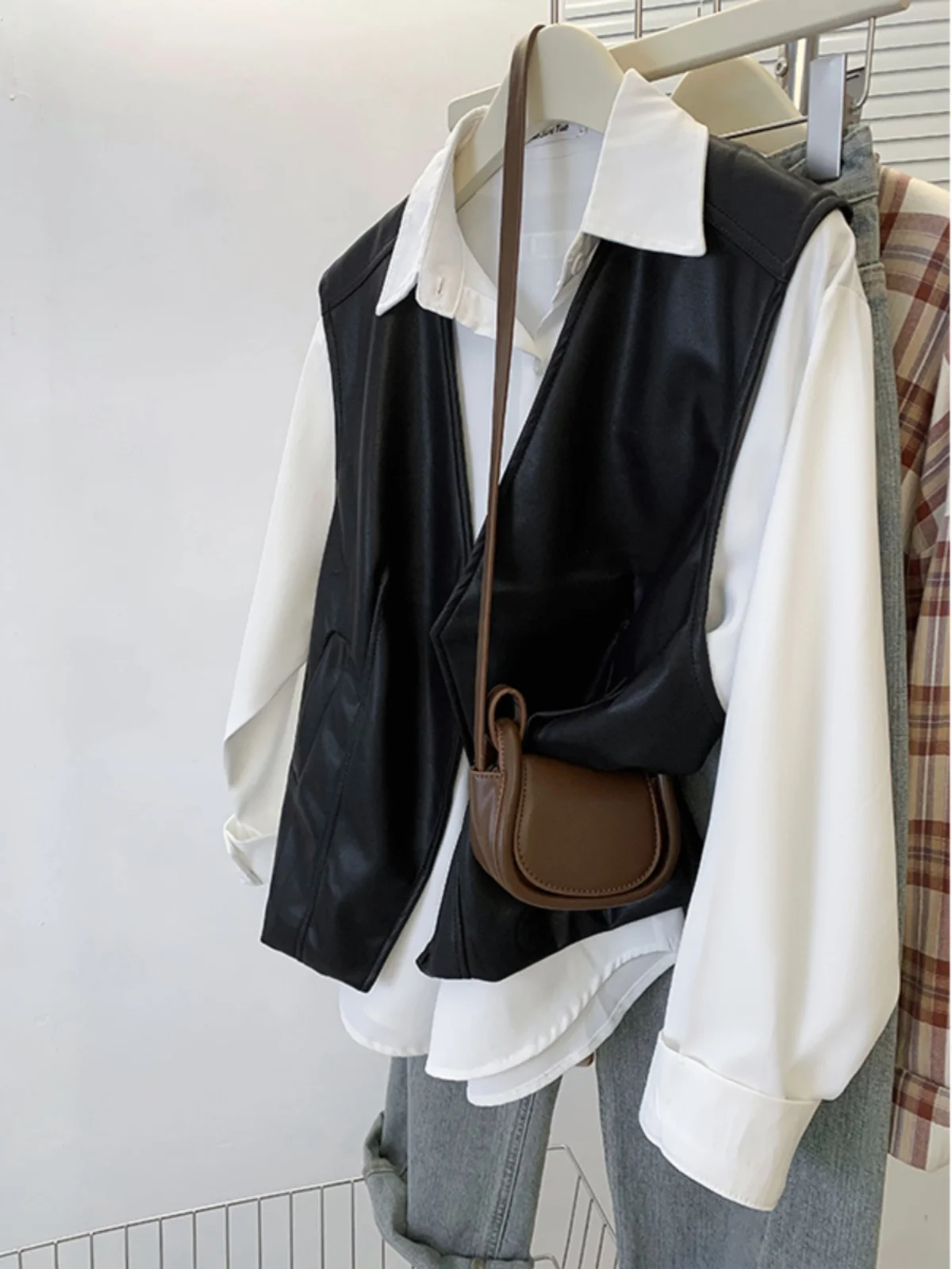 

Свободный жилет из искусственной кожи для женщин: новый осенне-зимний повседневный жилет для поездок на работу, стройнящий, модный, черный, для женщин