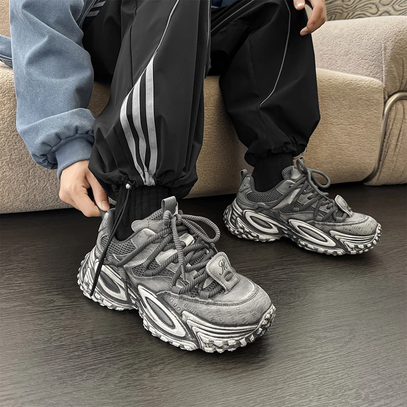 

Engineered for Ease: Men's Premium Casual Sneakers with Adaptive Fit Technology