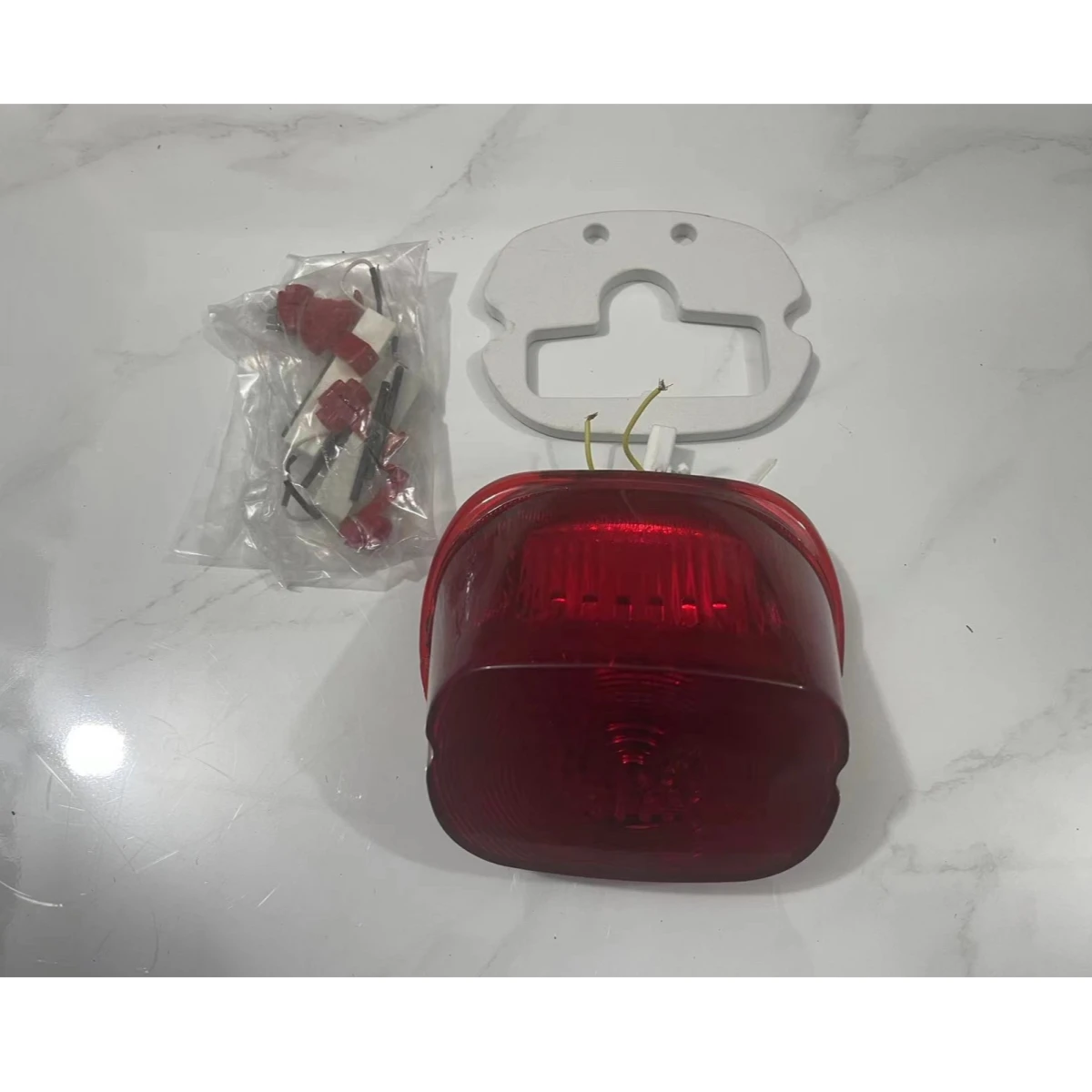 

Motorcycle LED Rear Tail Light Brake Taillight Turn Signal Light Stop Lamp Universal For HARLEY FXSTD FLSTN FLSTS 2005-2008 2007