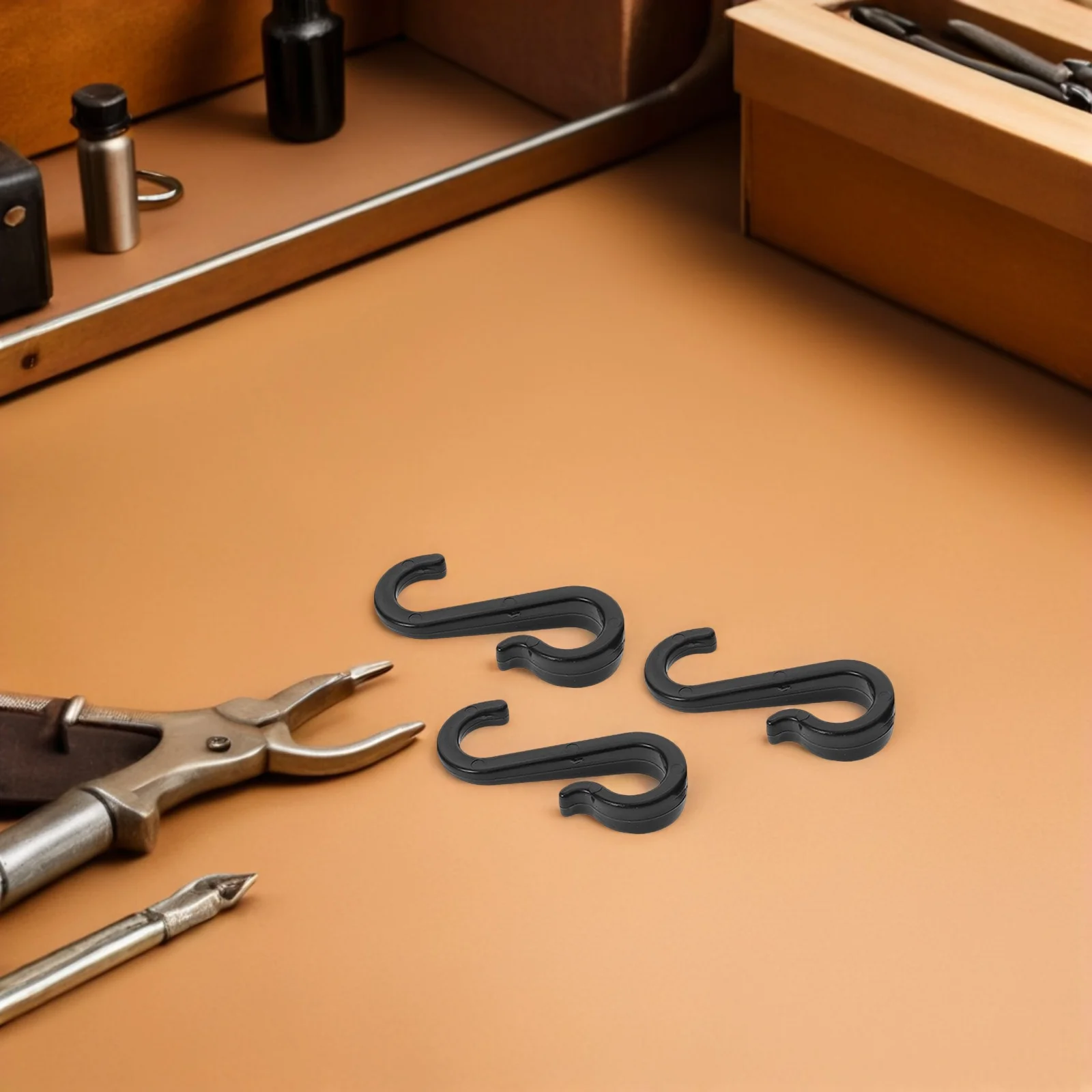 100 قطعة من خطافات بلاستيكية على شكل حرف S بتصميم مسطح وقدرة تحميل قوية للمطبخ والحمام والحديقة ورف سلكي وإكسسوارات مسار الستارة باللون الأسود