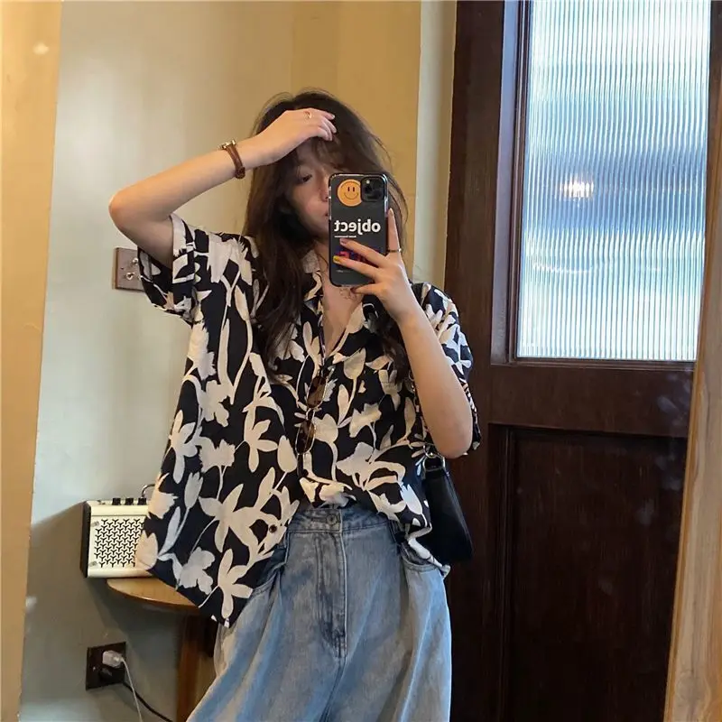 

Summer Design Sense Niche New Loose Shirt Retro Hong Kong Style Printed Top Loose Casual Flower Short Sleeved Shirt for Women