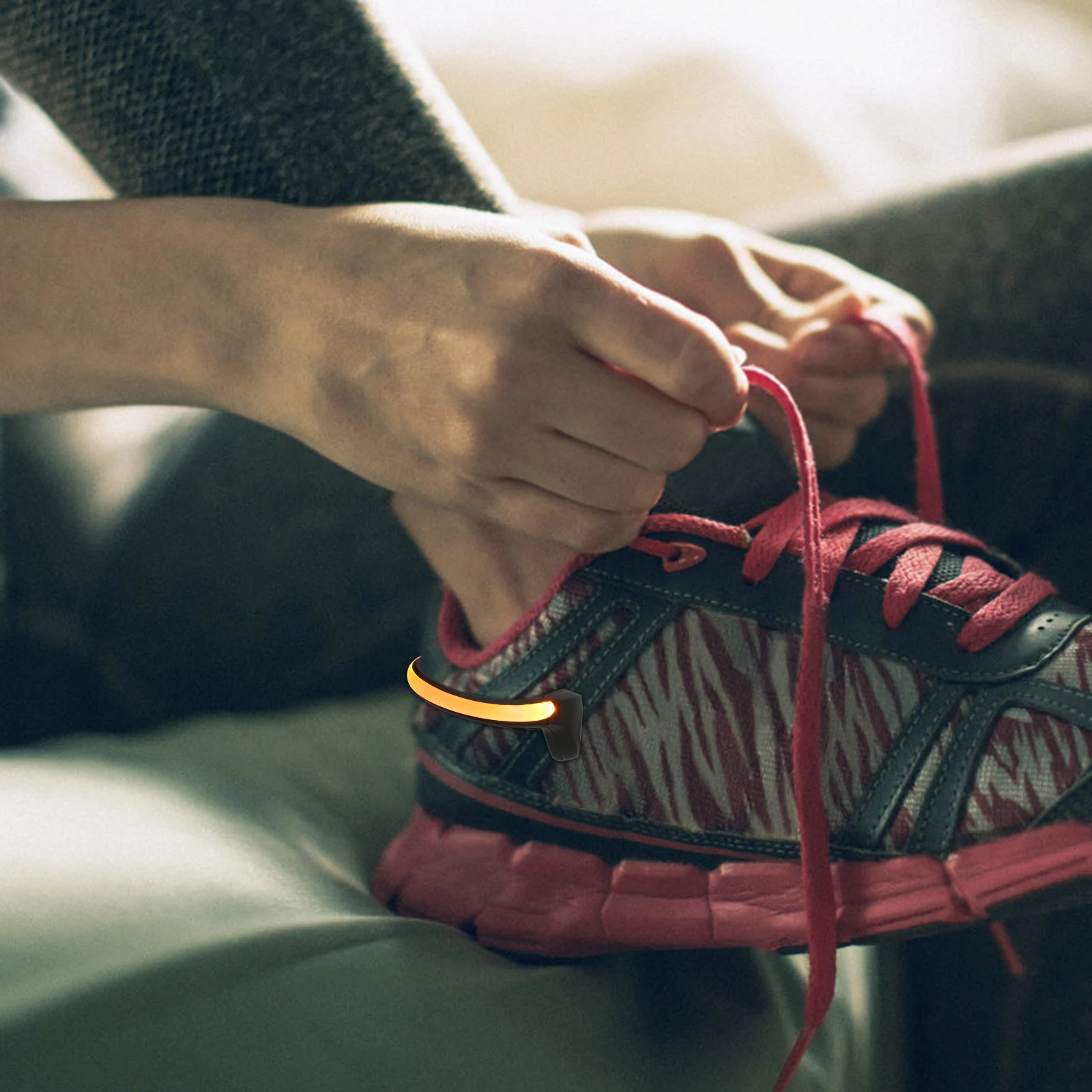 

2Pcs Luminous Shoe Clips Lamp Clip-on Design for High Visibility Night Cycling Running Shoe Clip Light Sports Warning Light