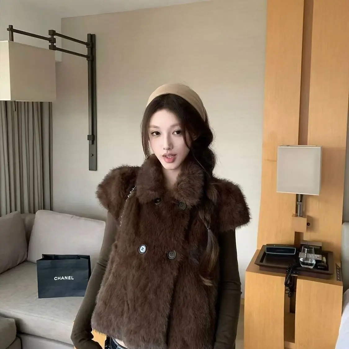 Luxury High Quality Fur Vest Women Fluffy Soft Faux Fur Jacket Sleeveless Waistcoat Winter Outerwear Design Clothes Streetwear