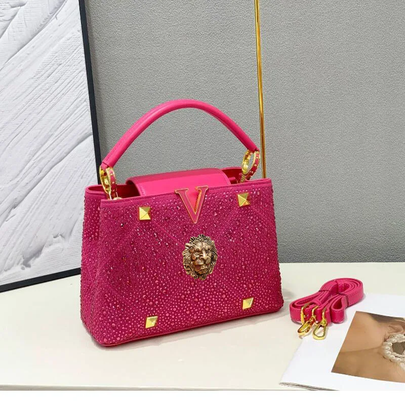 High-End-Diamant-Rosen-rote Damen-Hausschuhe mit Fischmaul am Rücken, hohler Löwe, coole Hausschuhe, Strass-Hausschuhe, Kettentaschen-Set B9