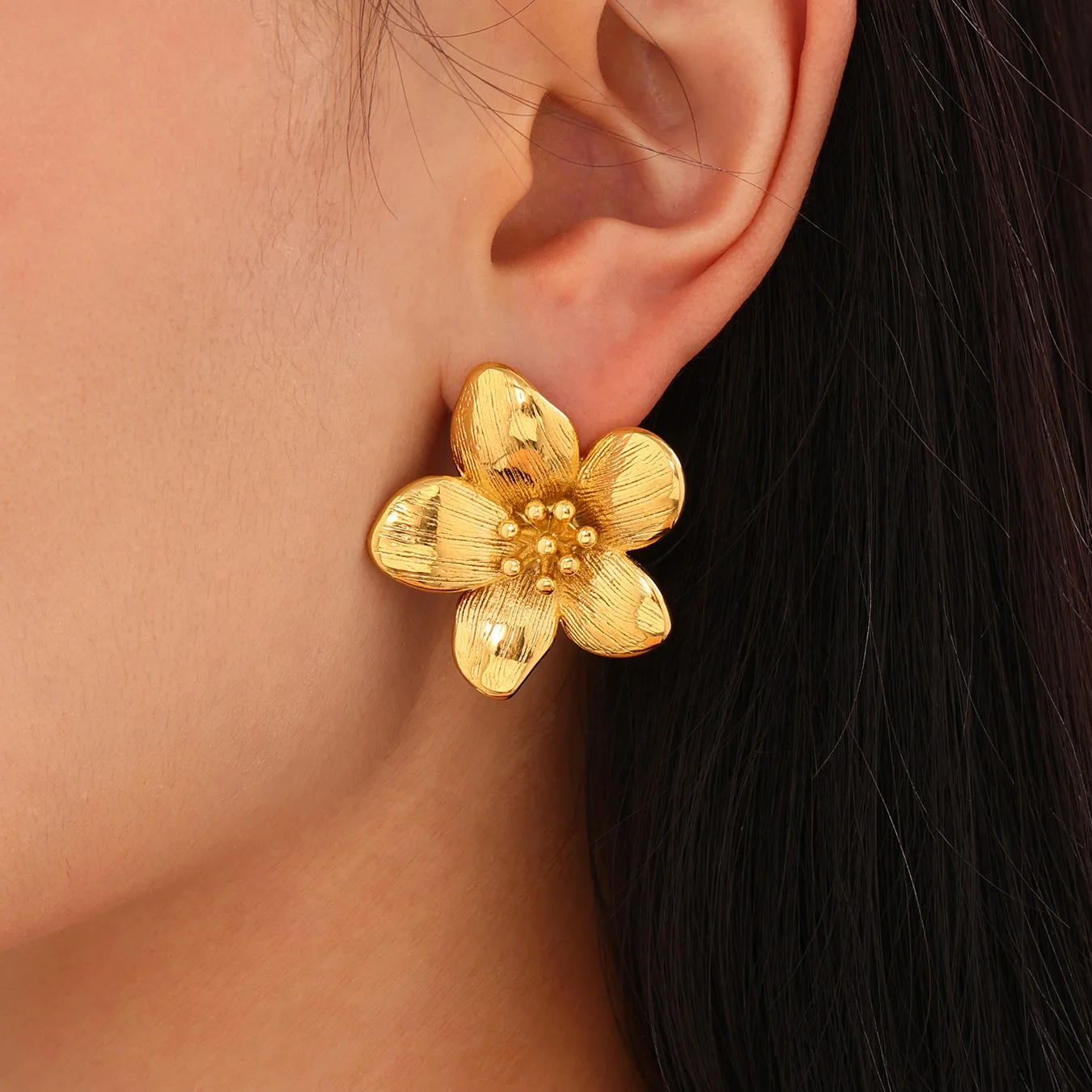 

Nivora Hyperbole Metal Texture Stainless Steel Flower Stud Earrings For Women PVD Gold Plated Hypoallergenic Wedding Jewelry