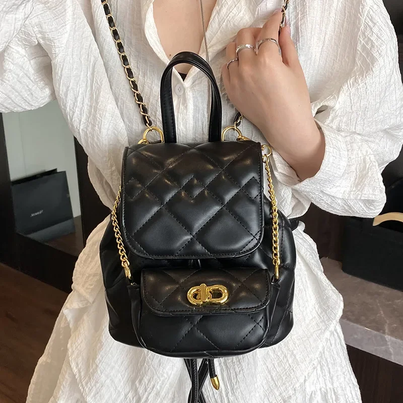 

Популярный ромбовидная решетка, модный индивидуальный рюкзак с двойным плечом, нишевый дизайн, темпераментный рюкзак с цепочкой для отдыха для пожилых людей