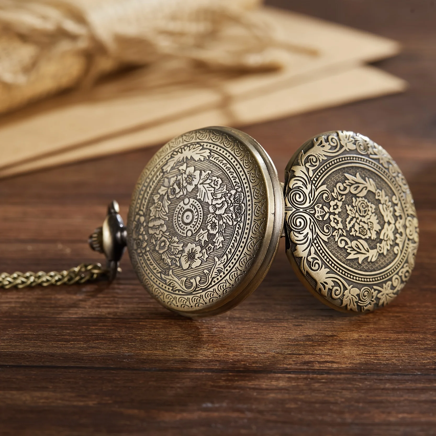 Retro nostalgic classical carved flip cover women men pocket watches necklaces hanging watches quartz suitable for giving gifts