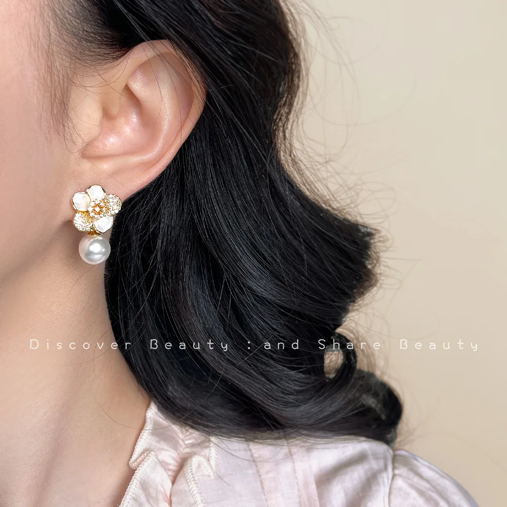 DIY accessories Light luxury high-end pearl earrings, women's elegant temperament, small fragrant style flower stud earrings, he