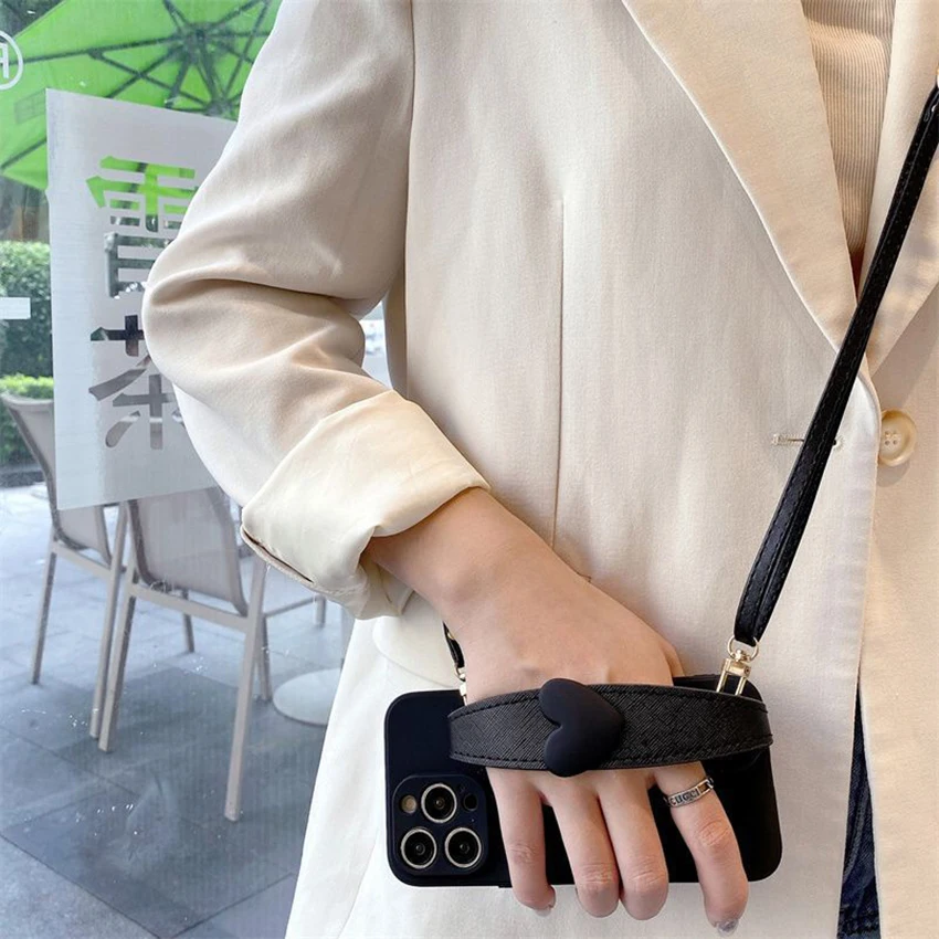 아이폰 16 15 14 13 Pro 12 11 Max Plus 16Pro 브라켓 폰 케이스 가죽 크로스바디 소프트 15Pro 커버 러브 손목 스트랩 폰 케이스