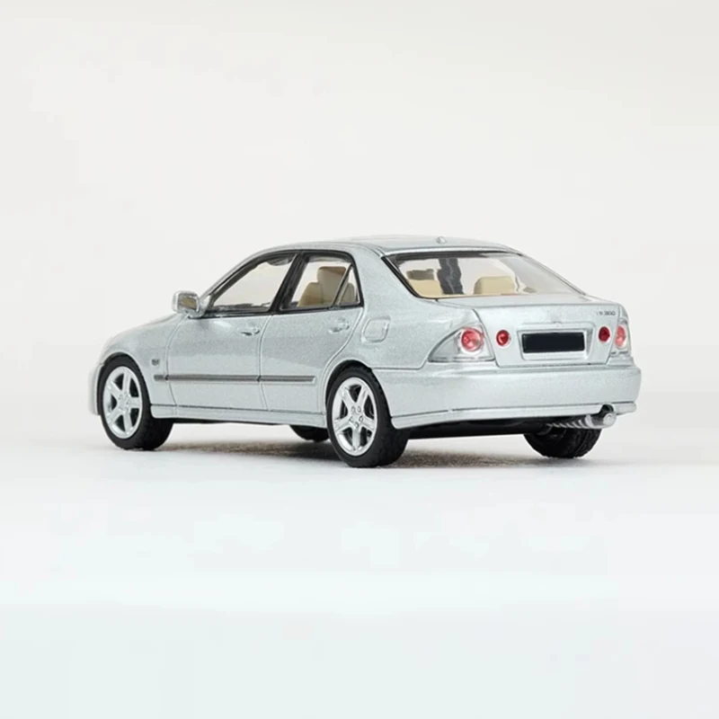 Diecast 1:64 Scale IS300 2000 Alloy Car Model Finished Product Simulation Toy Collection Gift Static Model Display