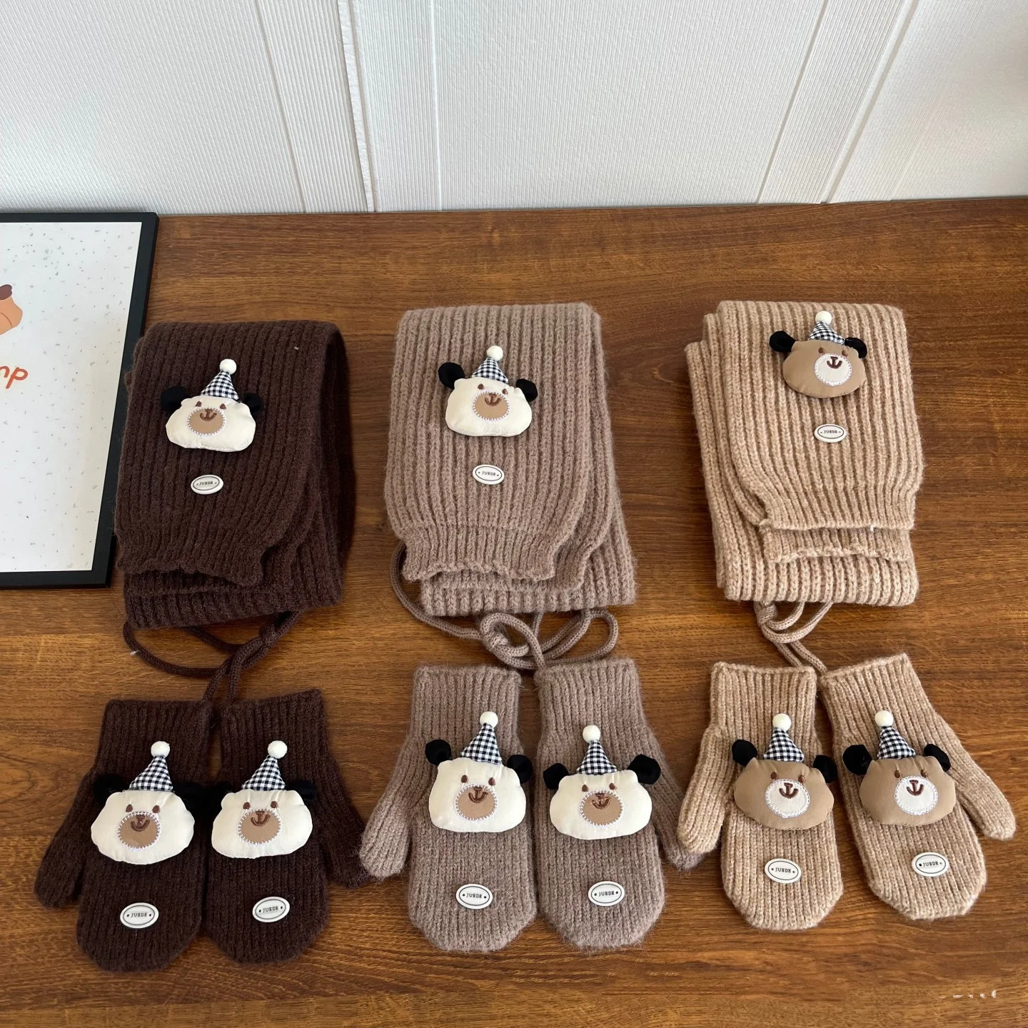 قفازات شتوية دافئة مضادة للانزلاق للأطفال بتصميم كرتوني لطيف مبطنة بالصوف للارتداء اليومي للفتيات الصغيرات والأولاد