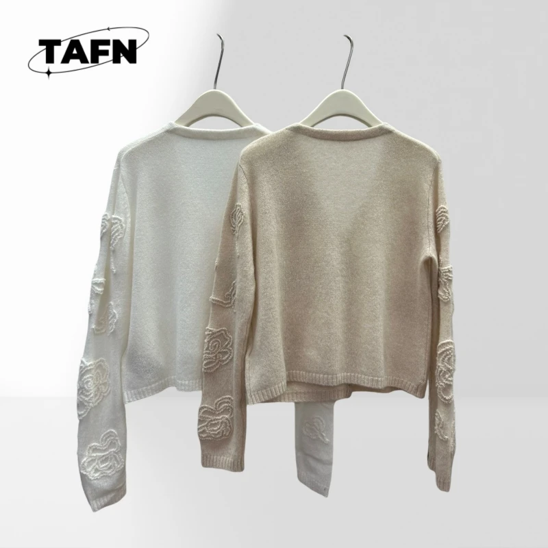 25 人気のヨーロッパとアメリカンスタイルのウール暖かい宴会高級女性のセーターフラワープリントハイエンド気質 A25065