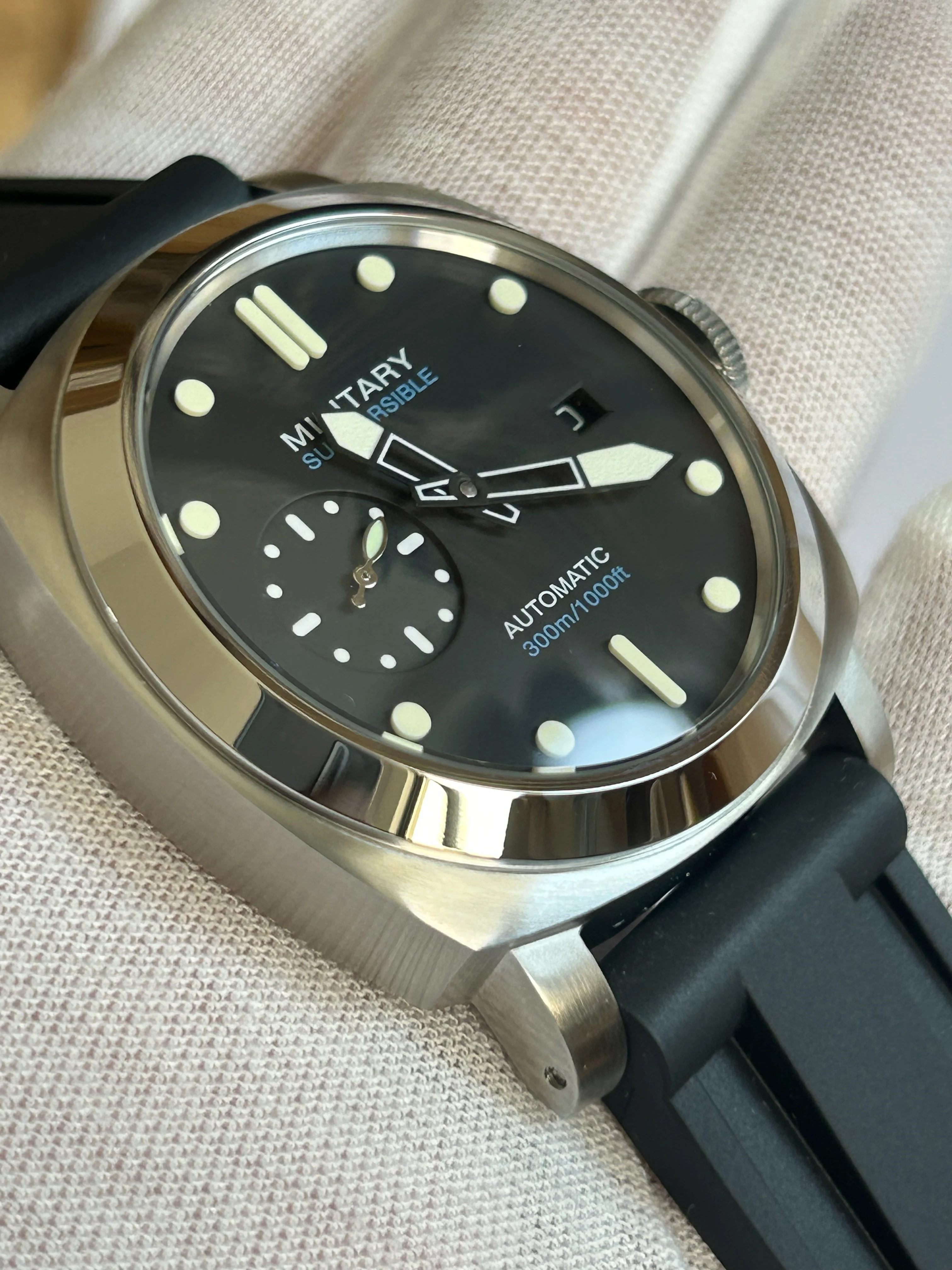 

Новинка 2025 года, роскошные военные автоматические мужские часы с сапфировым стеклом, часы из нержавеющей стали, водонепроницаемые светящиеся спортивные резиновые мужские часы