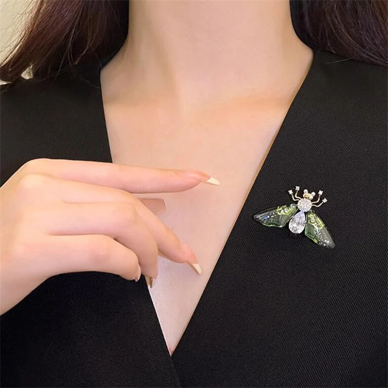 Delicate Butterfly Honeybee Brooches Pins For Women Girls Retro Transparent Insect Pins Badge Trendy Jewelry Accessories Gifts