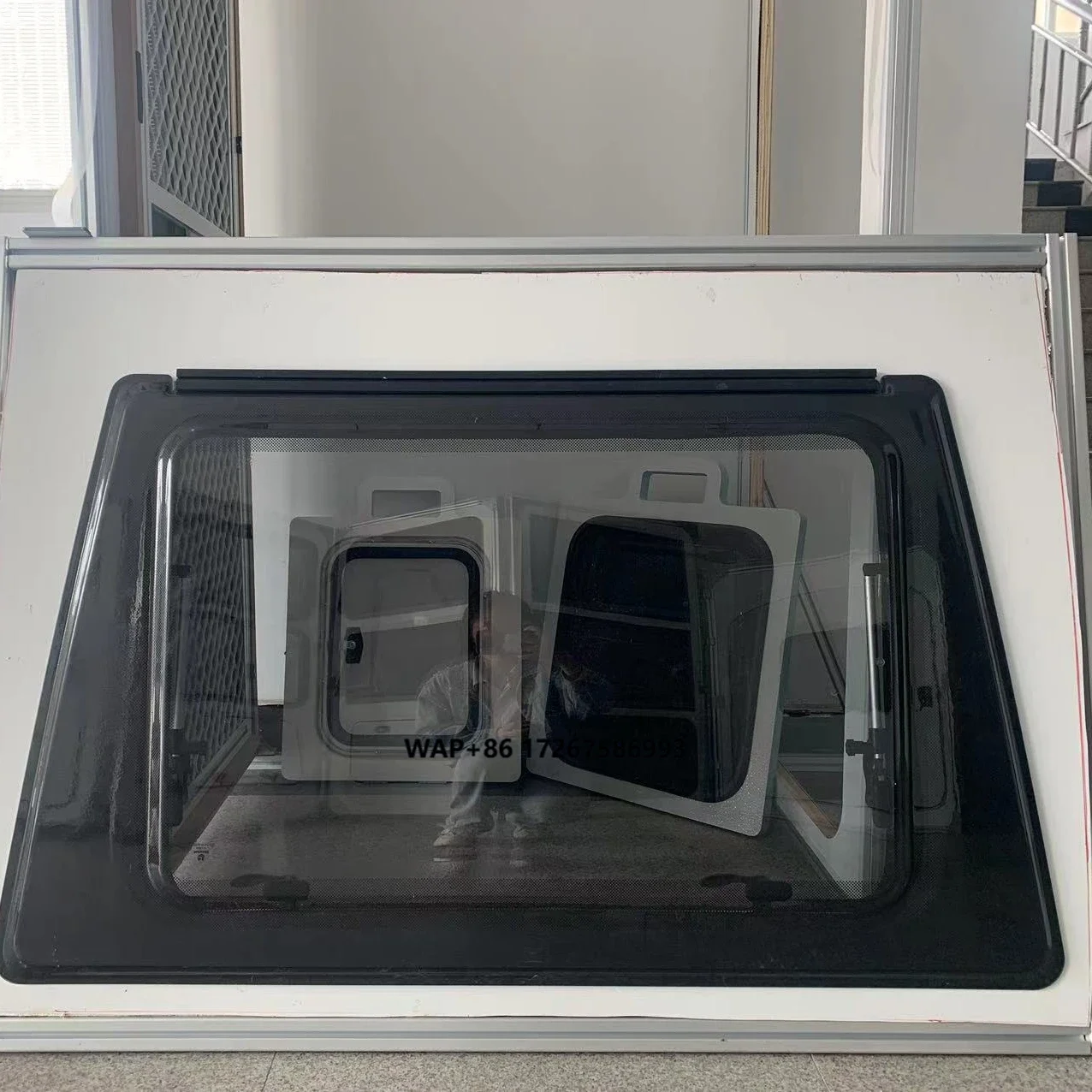 

Openable Transparent UV Resistant Frontless Sunroof Mounted on Upper Part of Car Front for RV Body Parts