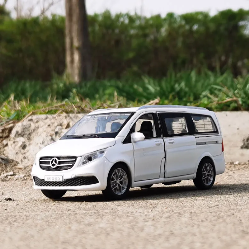 

1: 32 Da Ben V260 alloy car model van business car toy rebound sound and light gift