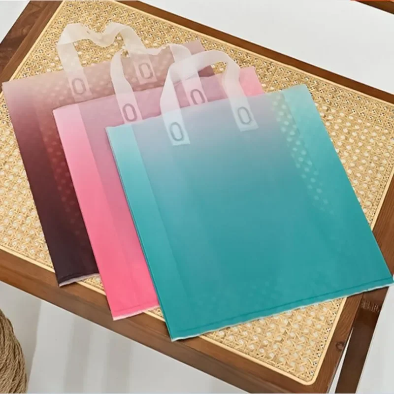 

Новая матовая большая сумка с градиентом, подарочная упаковка премиум-класса, утолщенная большая пластиковая сумка для магазина