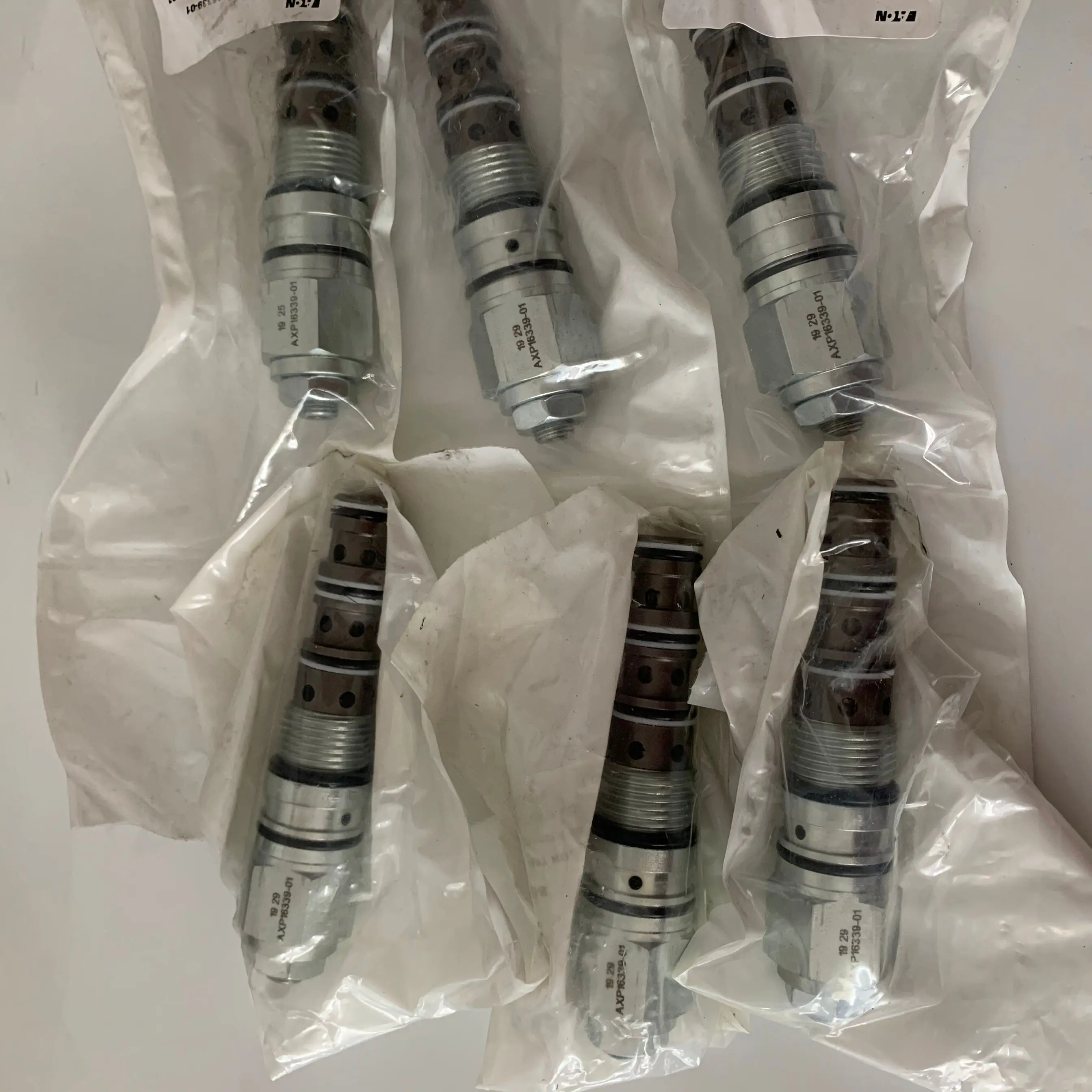 AXP16339-01 تناول صمام فحص التحكم الهيدروليكي لخرطوشة الملولبة الأصلية IH المصنوع في المملكة المتحدة SUN HYDRAULICS HYDRAFORCE IH