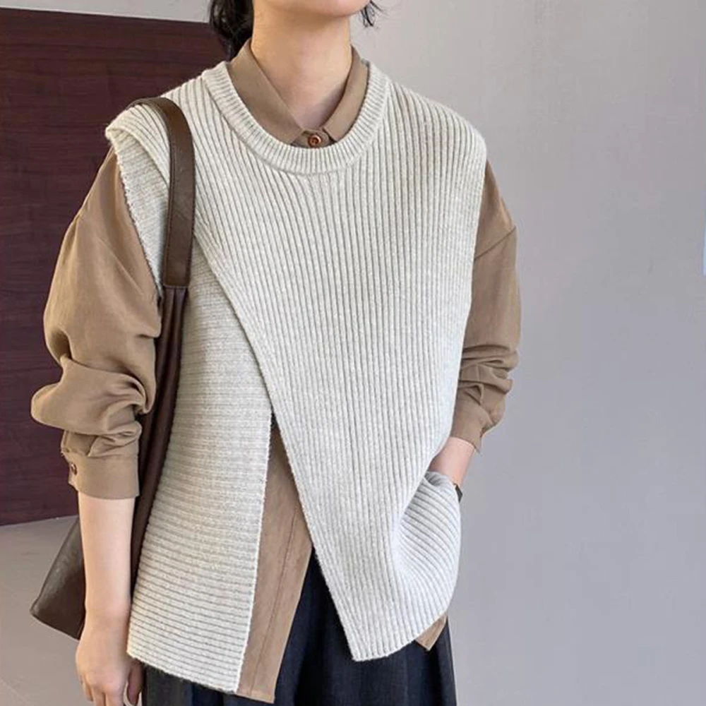 

Japanese retro black sleeveless vest knitted vest women wear irregular split short vest top in spring and autumn