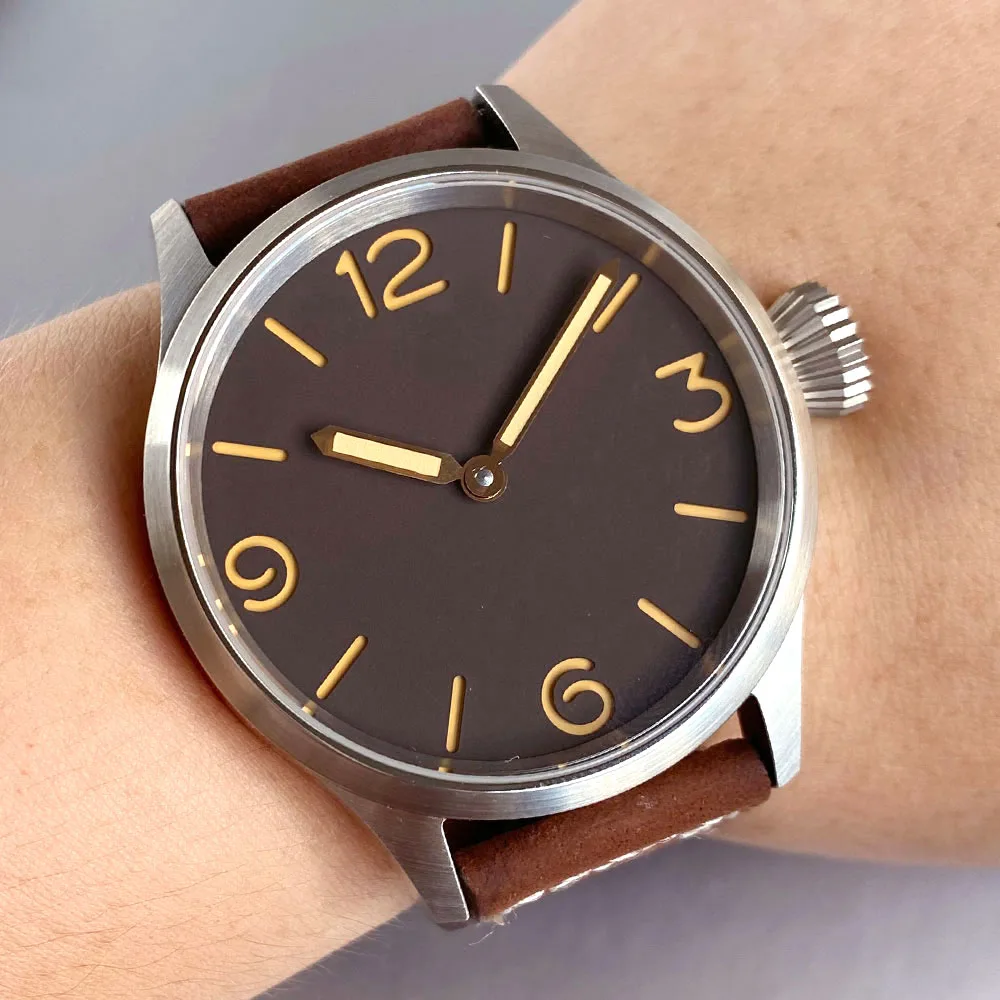 Nuovo orologio meccanico da uomo personalizzato da 43 mm Vetro zaffiro Quadrante nero Movimento a carica manuale Orologio da polso Grande corona con retro in vetro