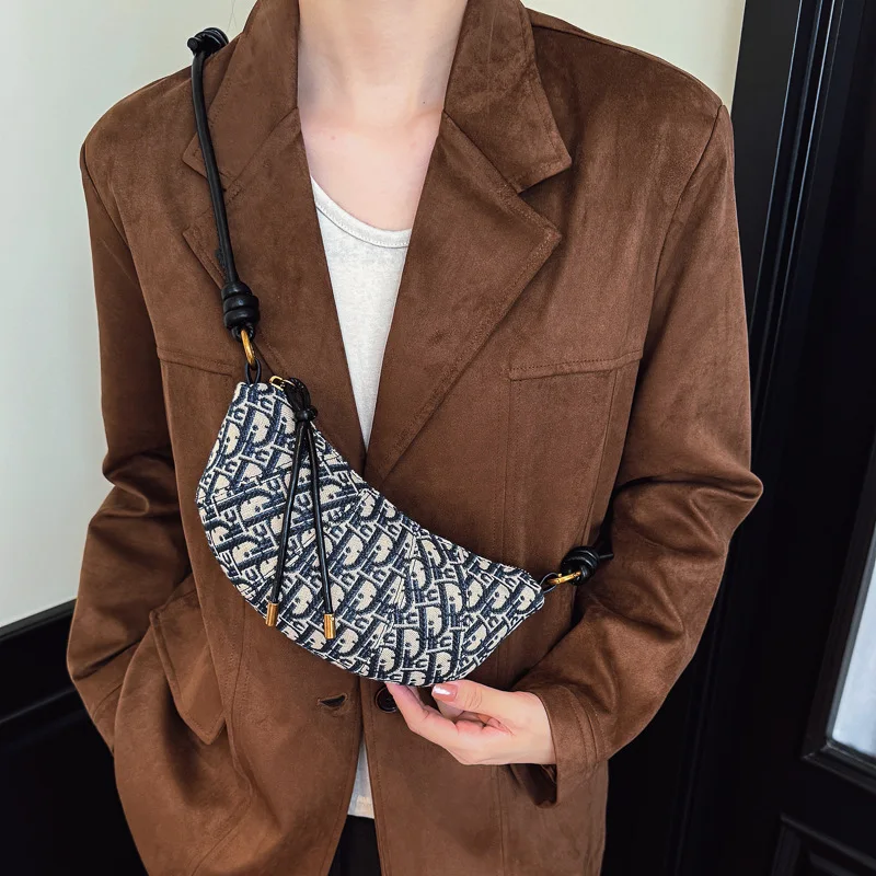 

High-end designer-style new commuter niche handbag, crossbody bag, fashionable versatile shoulder bag for women