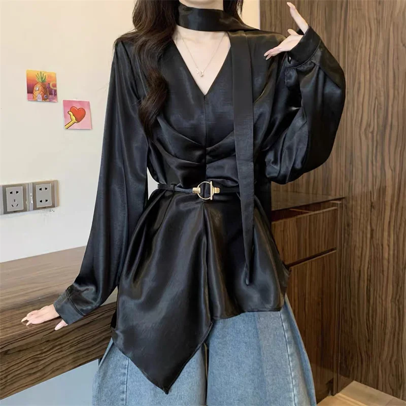 

Новинка 2023 года, весенне-летняя блузка, модный пояс, атласная лента, рубашка с v-образным вырезом и длинными рукавами, женские футболки с талией, белые, черные топы