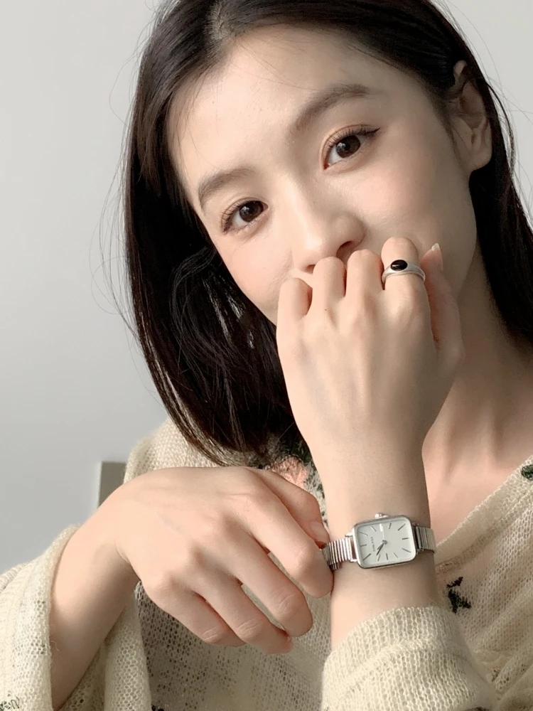 

New Elegant Square-Shaped Fashion Watch For Women, Korean Style, Suitable For Female Students. A High-End Selection Of Watches.
