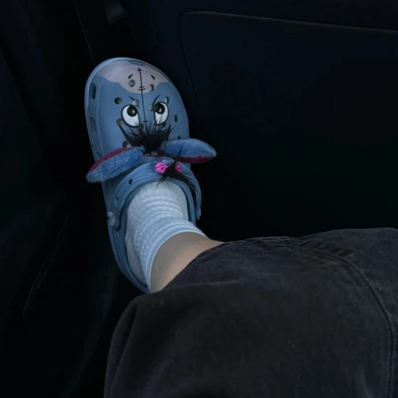 

Детские тапочки Disney Eeyore, летние сандалии на мягкой подошве с нескользящим носком и персонажем мультфильма, домашняя обувь для детского подарка на день рождения