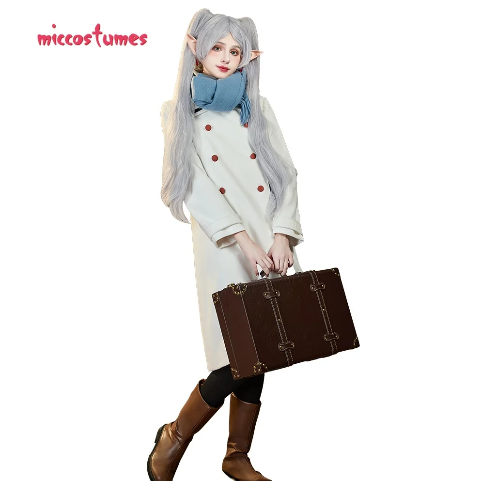 

Miccostumes женский костюм для косплея Frieren, белое длинное пальто с шарфом и колготками