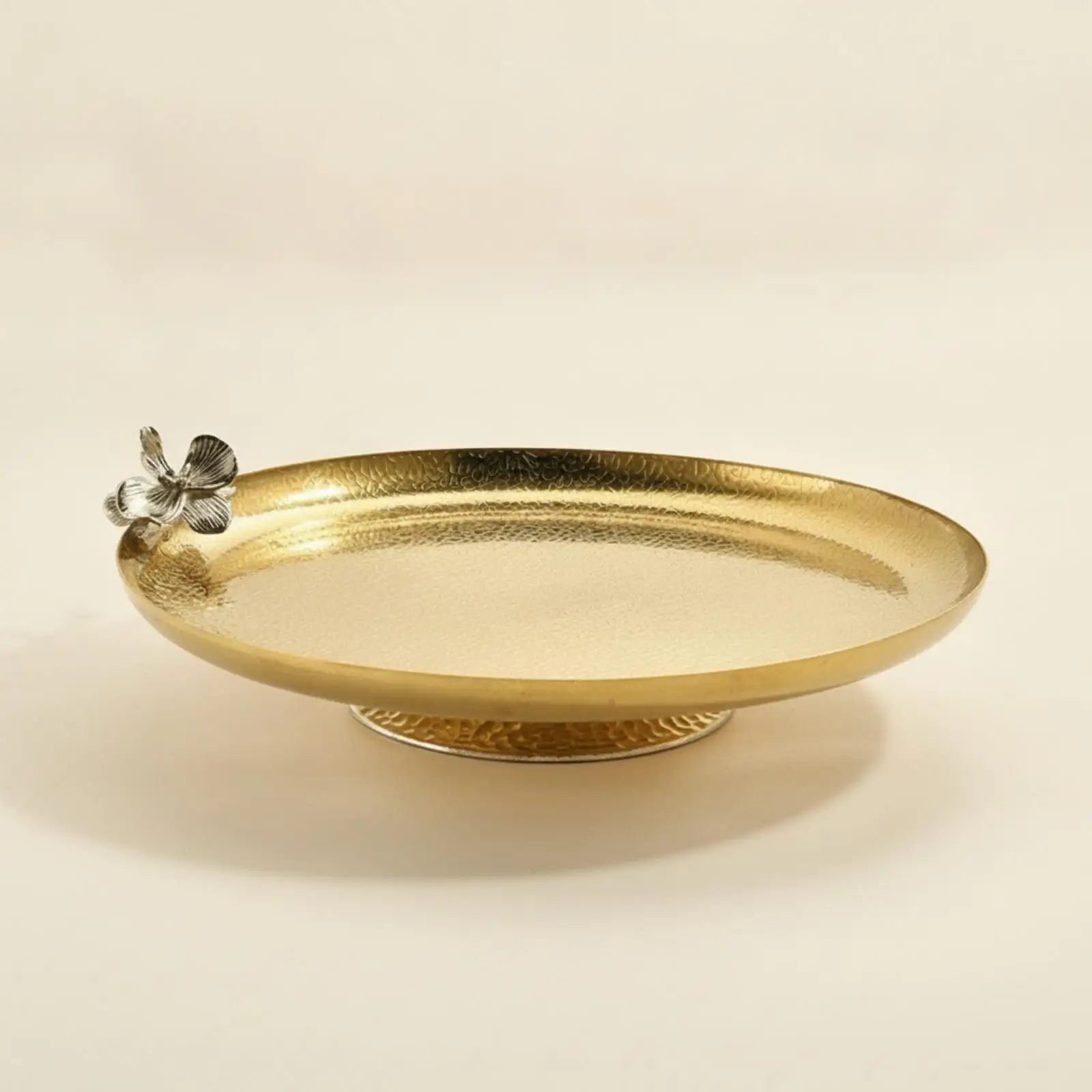 Oval Fruit Bowl with Pedestal Gold-Toned Decorative Tray with Flower Detail Stainless Steel Bowl with Pedestal Base for Hosts,