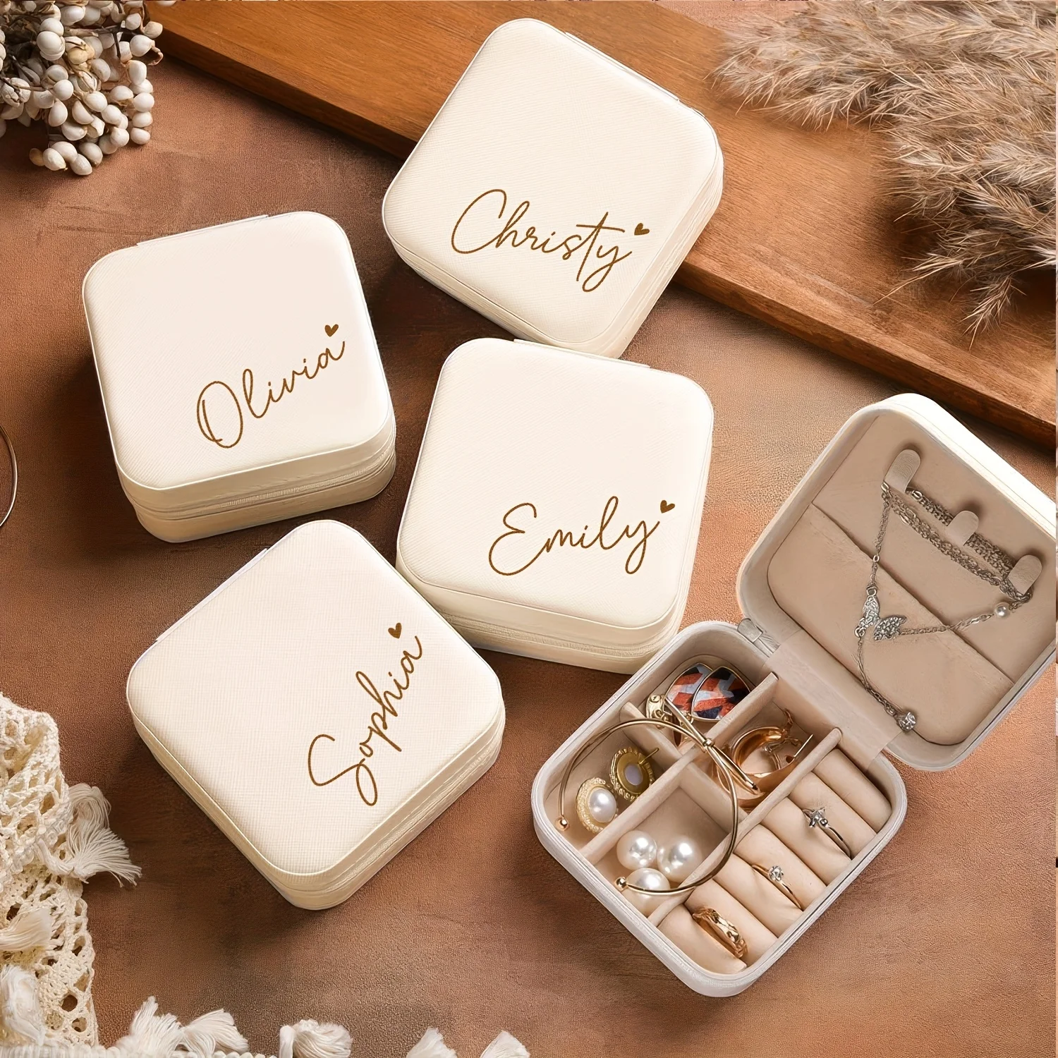

[Personalized Jewelry Box] Personalized Handwritten Name Jewelry Box with Heart Design - Custom Beige Fabric-Lined Travel Case,