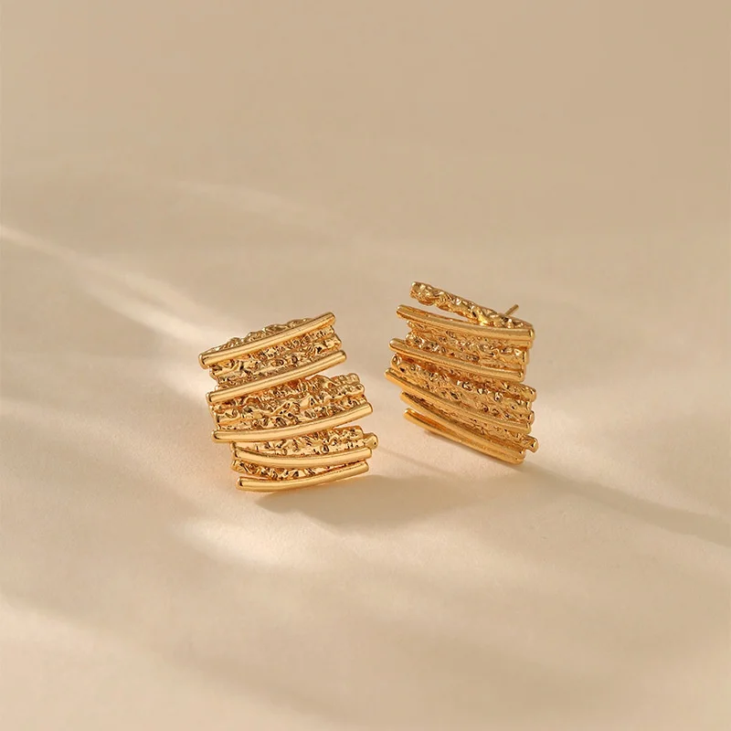 2026 Ins Influencer 18k Gold Plated Stainless Steel Multi-Layer Wavy Huggie Earrings Retro Sail Anti-rust Ear Stud Jewelry Gift
