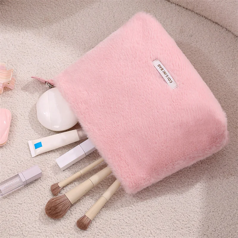 Plush Makeup Bag For Women Soft Travel Cosmetic Bag Portable Skincare Storage Bag For Winter Travel Toiletries Storage Bag 1pc