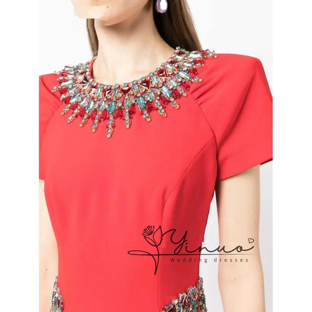 Maßgeschneiderte Krepp-Abschlussballkleider, gerade, O-Ausschnitt, kurze Ärmel, Taille, Perlenstickerei, Abendkleid, Valentinstagskleid, Kleider für besondere Abende