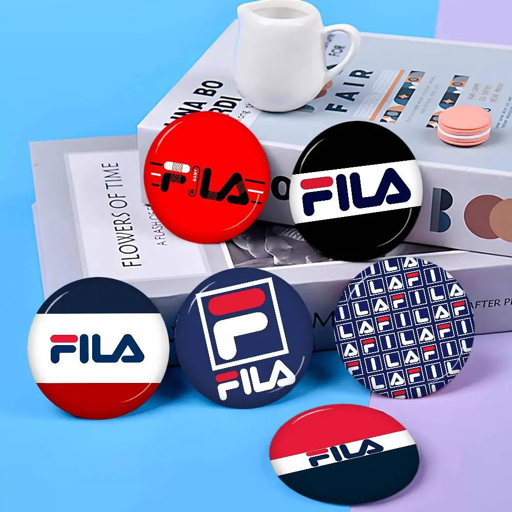 Marca de moda FILA, broches redondos hechos a mano de 32/44/58mm para mochila, accesorios de ropa, insignia, decoración para sombrero