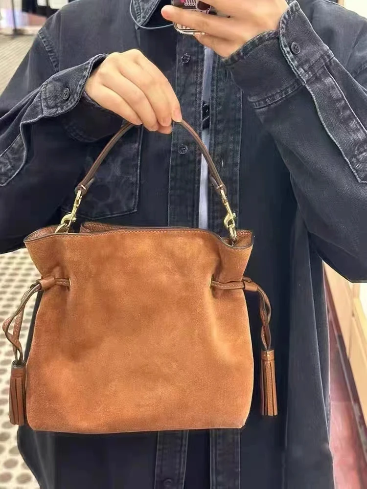 Women Brown Large Capacity Commuter Retro Tote Bag Plush Drawstring Water Bucket Bag Tassels Design One Shoulder Crossbody Bag