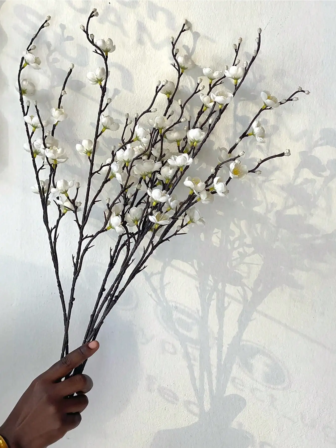 Künstliche Blumen, weiße Pflaumenblüte, 21,7 Zoll, gefälschte Kunststoffblume mit langem Stiel, für Zuhause, Hotel, Hochzeit, Party, Garten, Dekoration, Geschenke, Geburtstag – Detail 6
