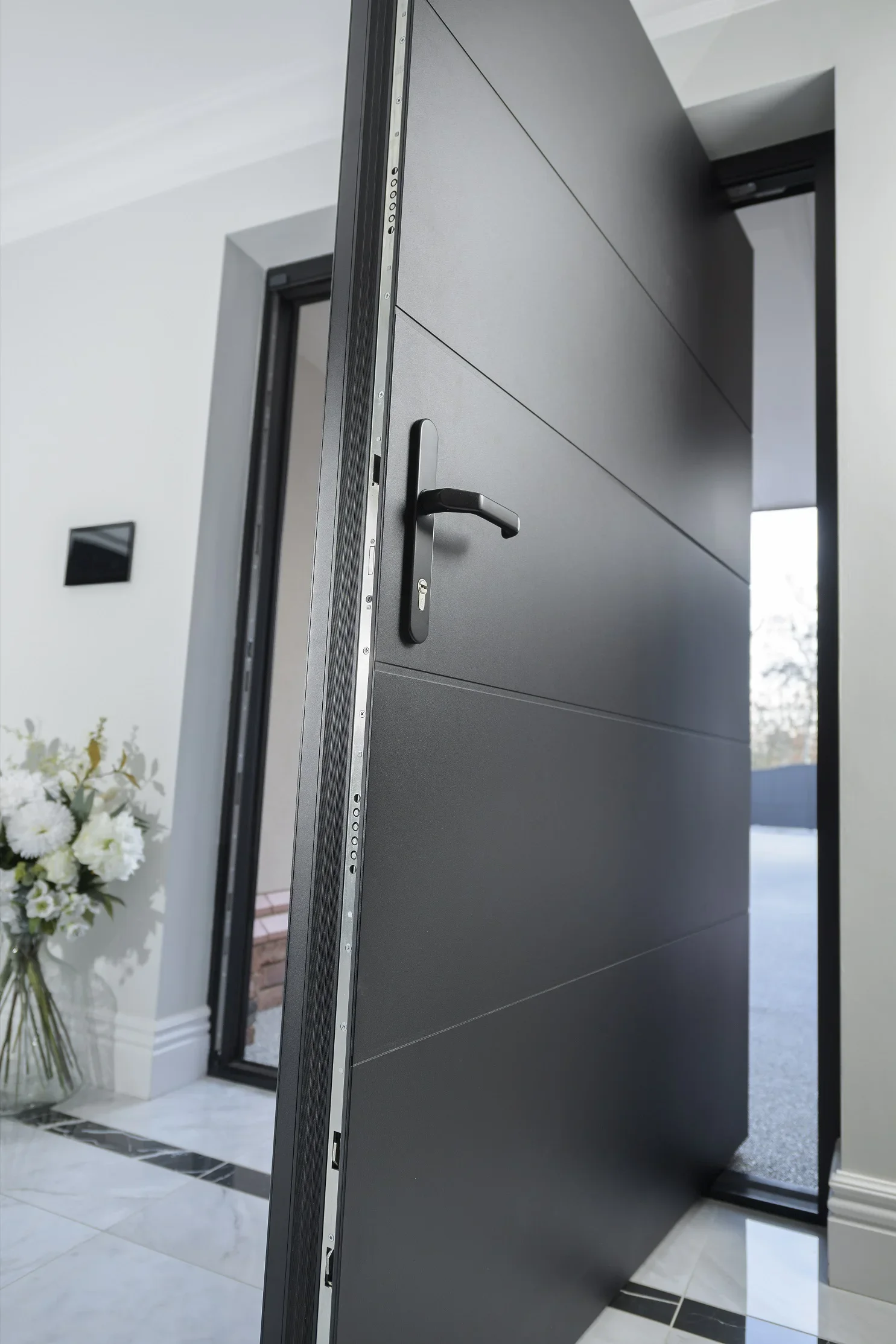 Porte d'entrée de Villa moderne et extérieure de luxe noire personnalisée, porte d'entrée à Pivot avant en aluminium à bris thermiques pour maison