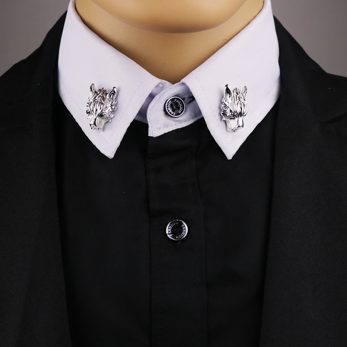 Personalized Men\'s Wolf Head Chain Tassel Brooch Shirt Collar Pin Hairstylist Nightclub Fashion Wedding Jewelry Accessories Gift