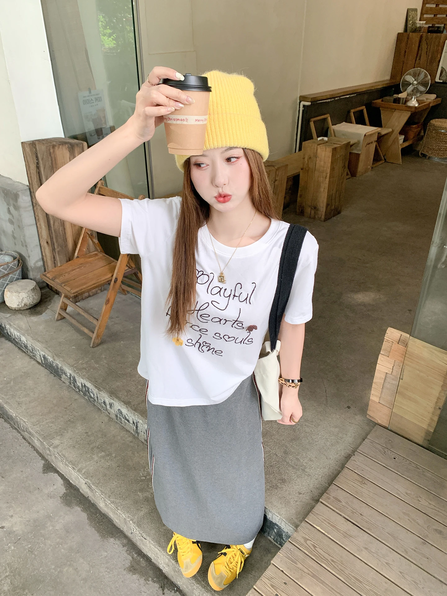 

Женская футболка Zeng Xiao Salt Korean Sle с круглым вырезом и коротким рукавом, свободного кроя, с эффектом похудения, с буквенным принтом, повседневная, летняя, новинка