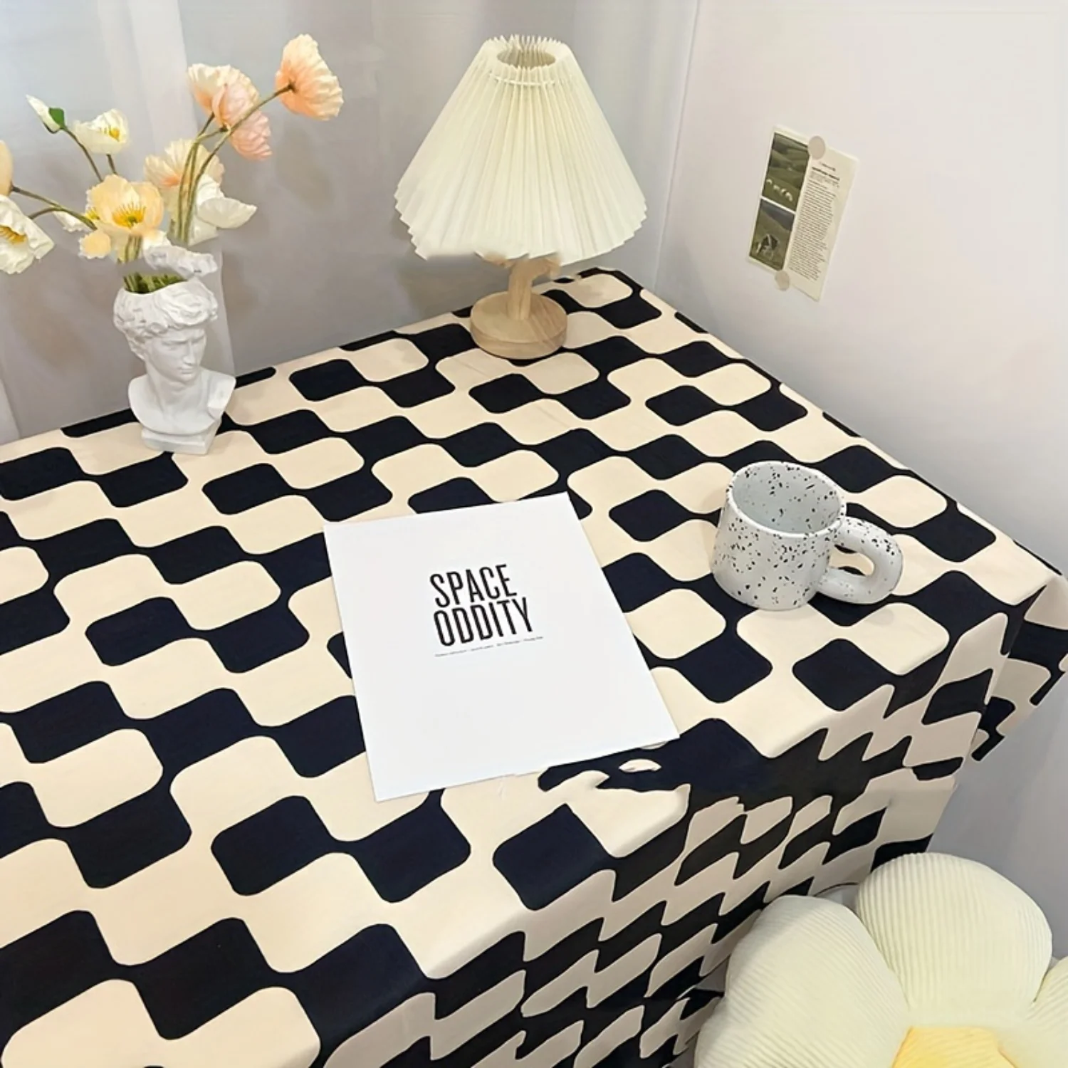 

Retro Checkerboard Tablecloth - Elegant Touch for Dorms & Homes, Ideal for Coffee & Dining Tables, Stylish Room Enhancement