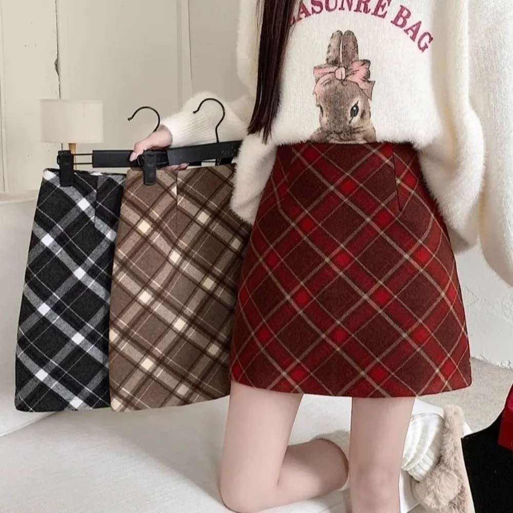 Elegant Retro Plaid Mini Skirt High Waist Woolen Material High Waist Skirt Mini Length Plaid Pattern A Line Skirt Fall Season
