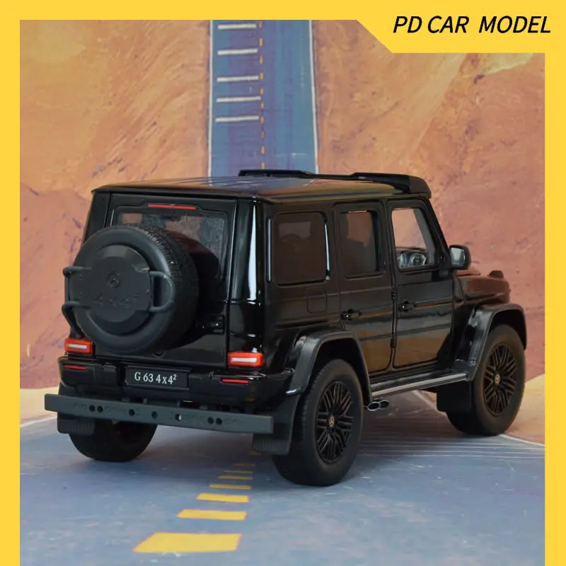 ISCALE Collectible 1:18 Scale Model G63 4*4 SUV Gift for friends and family