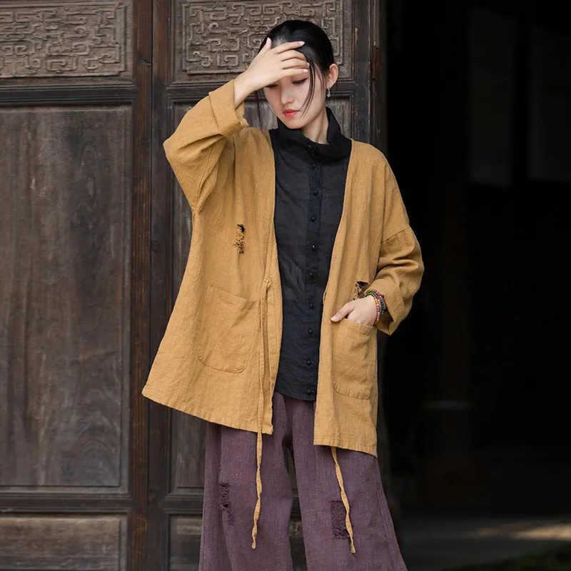 ダメージ加工ラミーダスター：タイフロントのオープンコートで、エフォートレスにクールで自由な雰囲気を演出します。