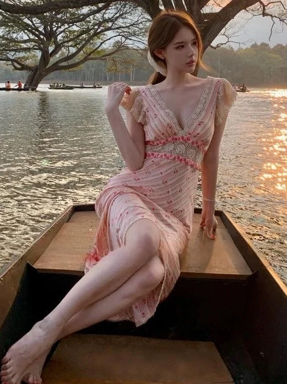 

plus Size Women's Pink Lace Trim Floral V-Neck Dress Summer Slimming A-Line Long Dress French Style High Waist Short Sleeve